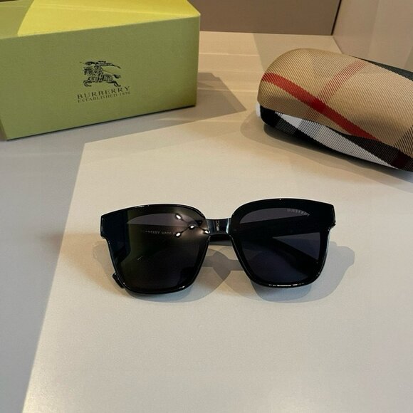 💎✨Burberry sunglasses - Picture 4 of 9